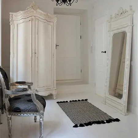 Shabby Chic - In The Heart Of Old Town Vilnius